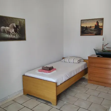 Labyrinthos Apartment